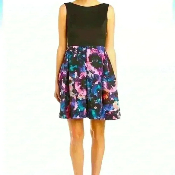 Taylor

Floral print scuba fit & flare dress - Picture 1 of 8
